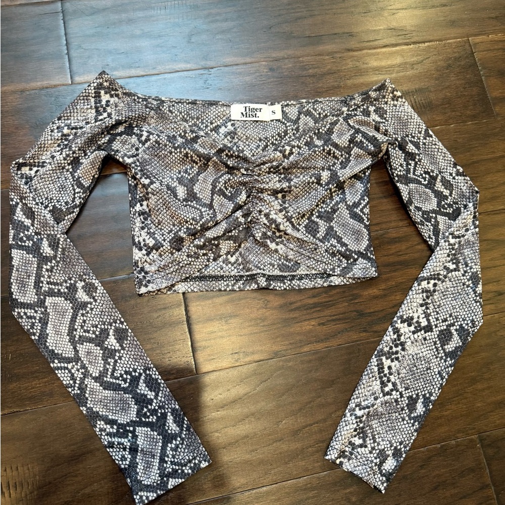 Tiger Mist Snake Print Off-Shoulder Long Sleeve Crop Top - Black & Cream